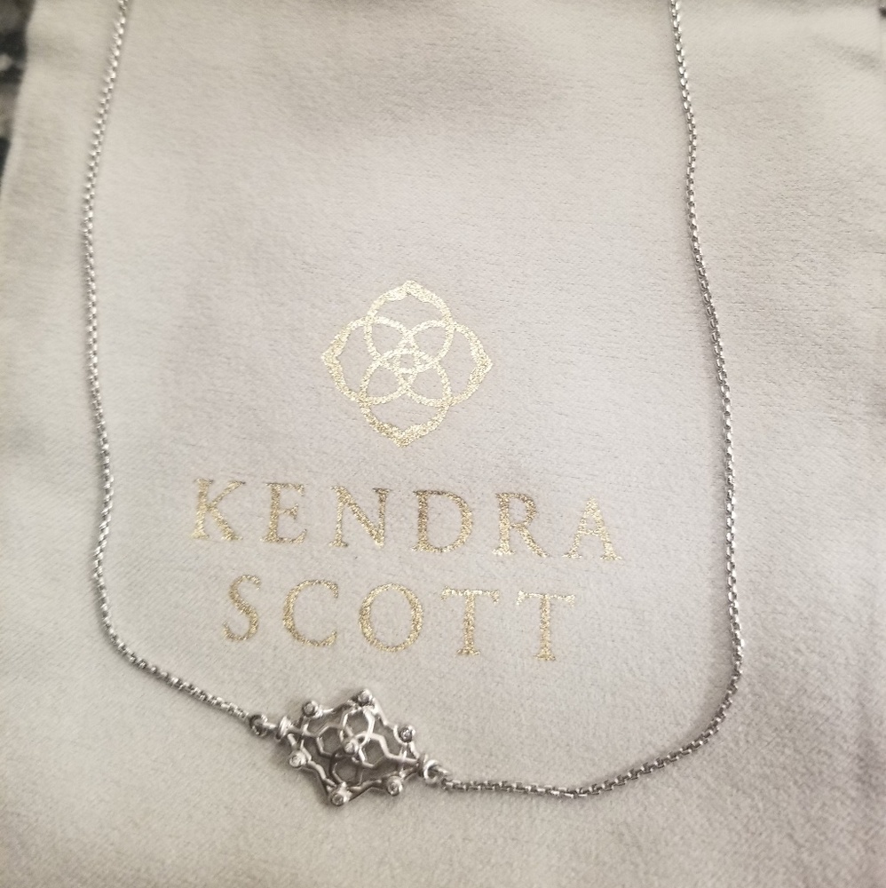 Kendra Scott necklace